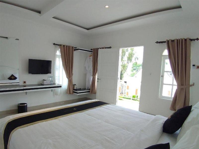 Chevilly Resort And Camp Bogor Esterno foto